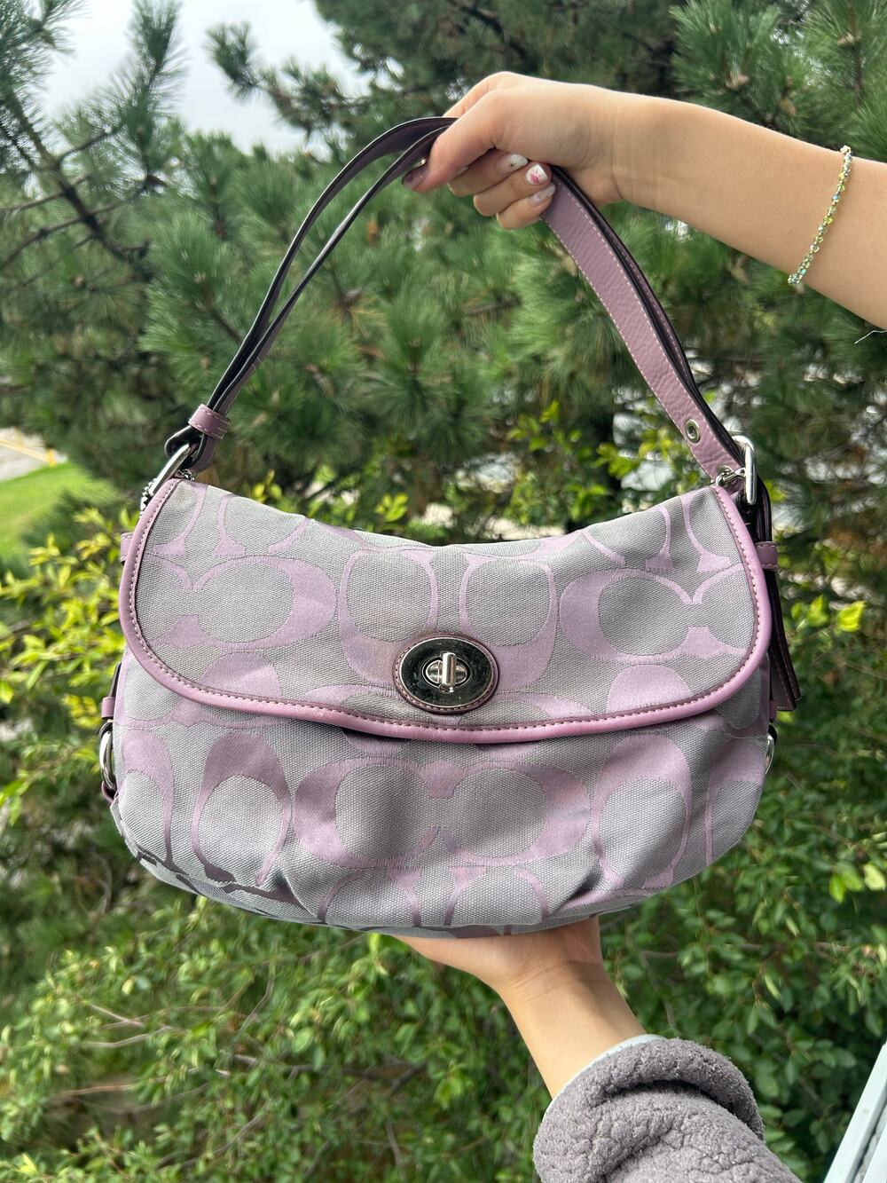 Vintage coach signature turnlock shoulder bag grey & purple jacquard & leather t